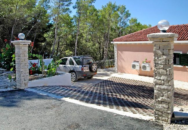 House in Vela Luka - Holiday Home in Tri Porte (Potirna) with Seaview, Terrace, Air condition, WIFI (39-1) House in Vela Luka - Holiday Home in Tri Porte (Potirna) with Seaview, Terrace, Air condition, WIFI (39-1)