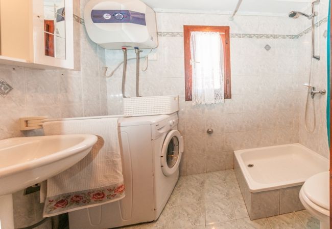 House in Veli Lošinj - Holiday Home in Veli Lošinj with Terrace, Air condition, WIFI, Washing machine (63-1) House in Veli Lošinj - Holiday Home in Veli Lošinj with Terrace, Air condition, WIFI, Washing machine (63-1)