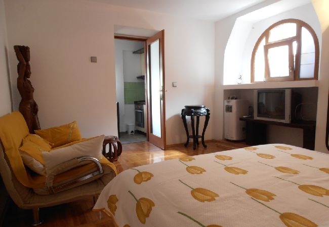 Apartment in Veli Lošinj - Apartment in Veli Lošinj with Terrace, Air condition, WIFI, Washing machine (63-2) Apartment in Veli Lošinj - Apartment in Veli Lošinj with Terrace, Air condition, WIFI, Washing machine (63-2)