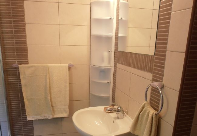 Apartment in Veli Lošinj - Apartment in Veli Lošinj with Terrace, Air condition, WIFI, Washing machine (63-2) Apartment in Veli Lošinj - Apartment in Veli Lošinj with Terrace, Air condition, WIFI, Washing machine (63-2)