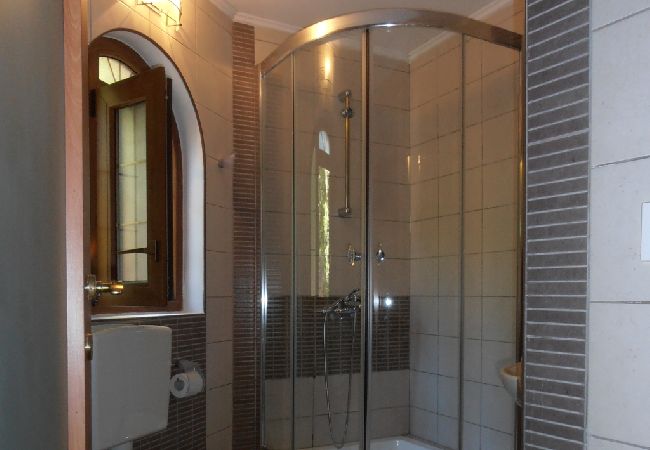 Apartment in Veli Lošinj - Apartment in Veli Lošinj with Terrace, Air condition, WIFI, Washing machine (63-2) Apartment in Veli Lošinj - Apartment in Veli Lošinj with Terrace, Air condition, WIFI, Washing machine (63-2)