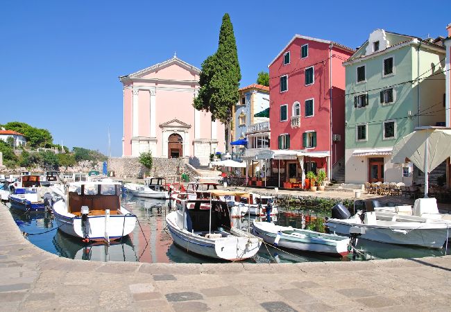 Apartment in Veli Lošinj - Apartment in Veli Lošinj with Terrace, Air condition, WIFI, Washing machine (63-2) Apartment in Veli Lošinj - Apartment in Veli Lošinj with Terrace, Air condition, WIFI, Washing machine (63-2)