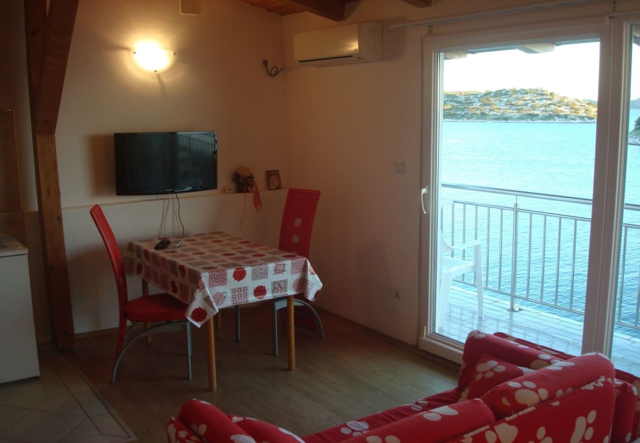 Studio in Tribunj - Studio apartment in Tribunj with Seaview, Balcony, Air condition, WIFI (68-1)