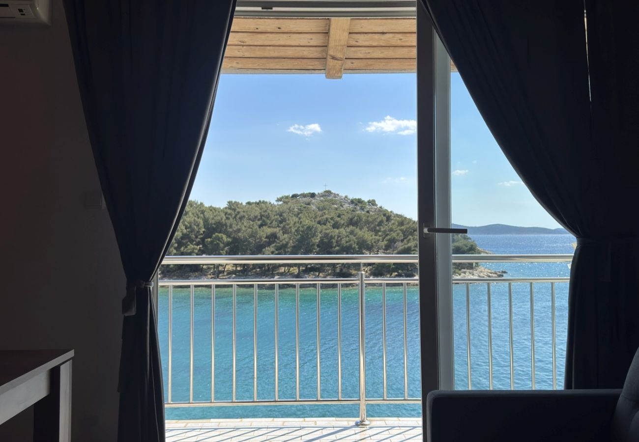 Studio in Tribunj - Studio apartment in Tribunj with Seaview, Balcony, Air condition, WIFI (68-1)