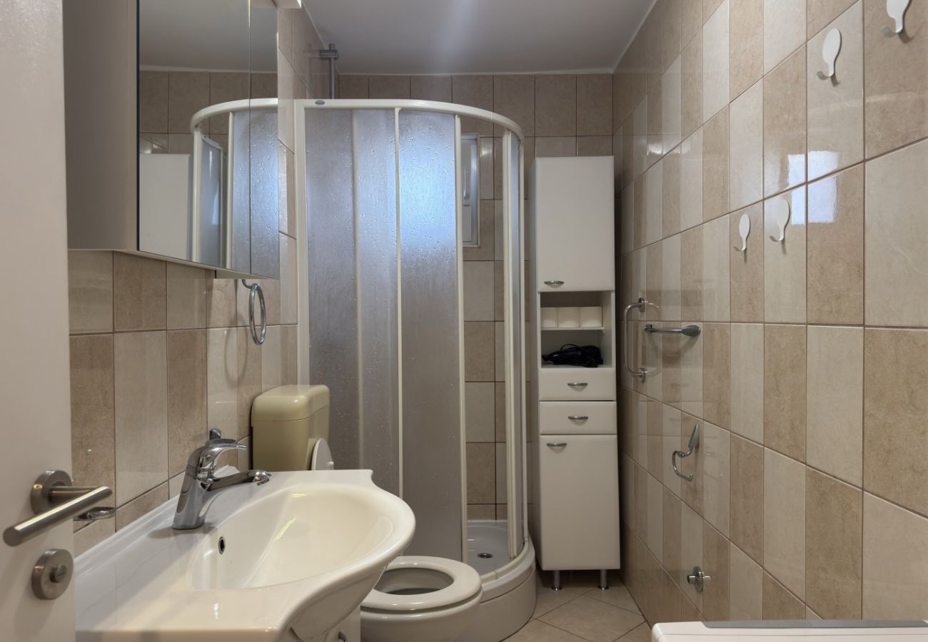 Apartment in Tribunj - Apartment in Tribunj with Seaview, Terrace, Air condition, WIFI (68-2)