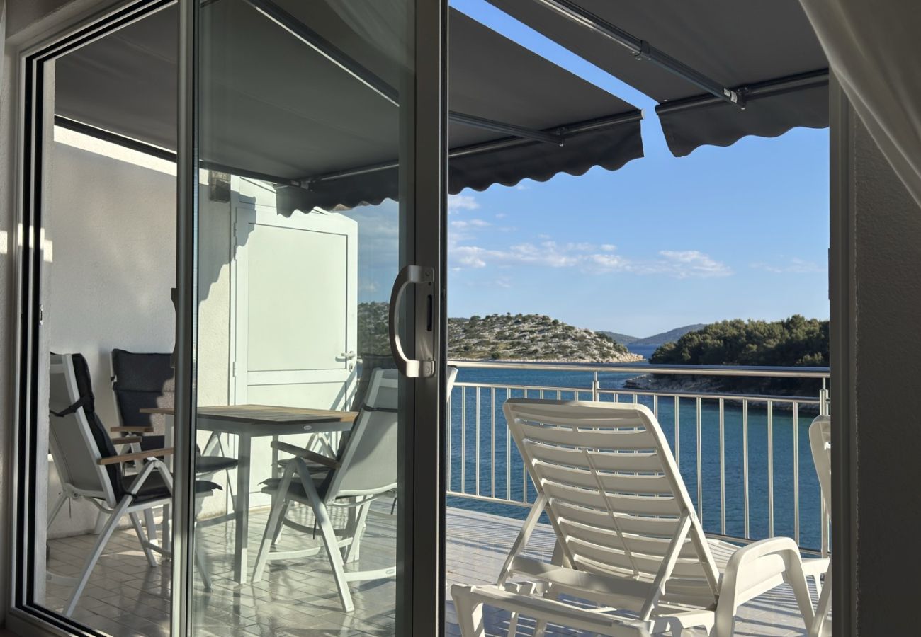 Apartment in Tribunj - Apartment in Tribunj with Seaview, Terrace, Air condition, WIFI (68-2)