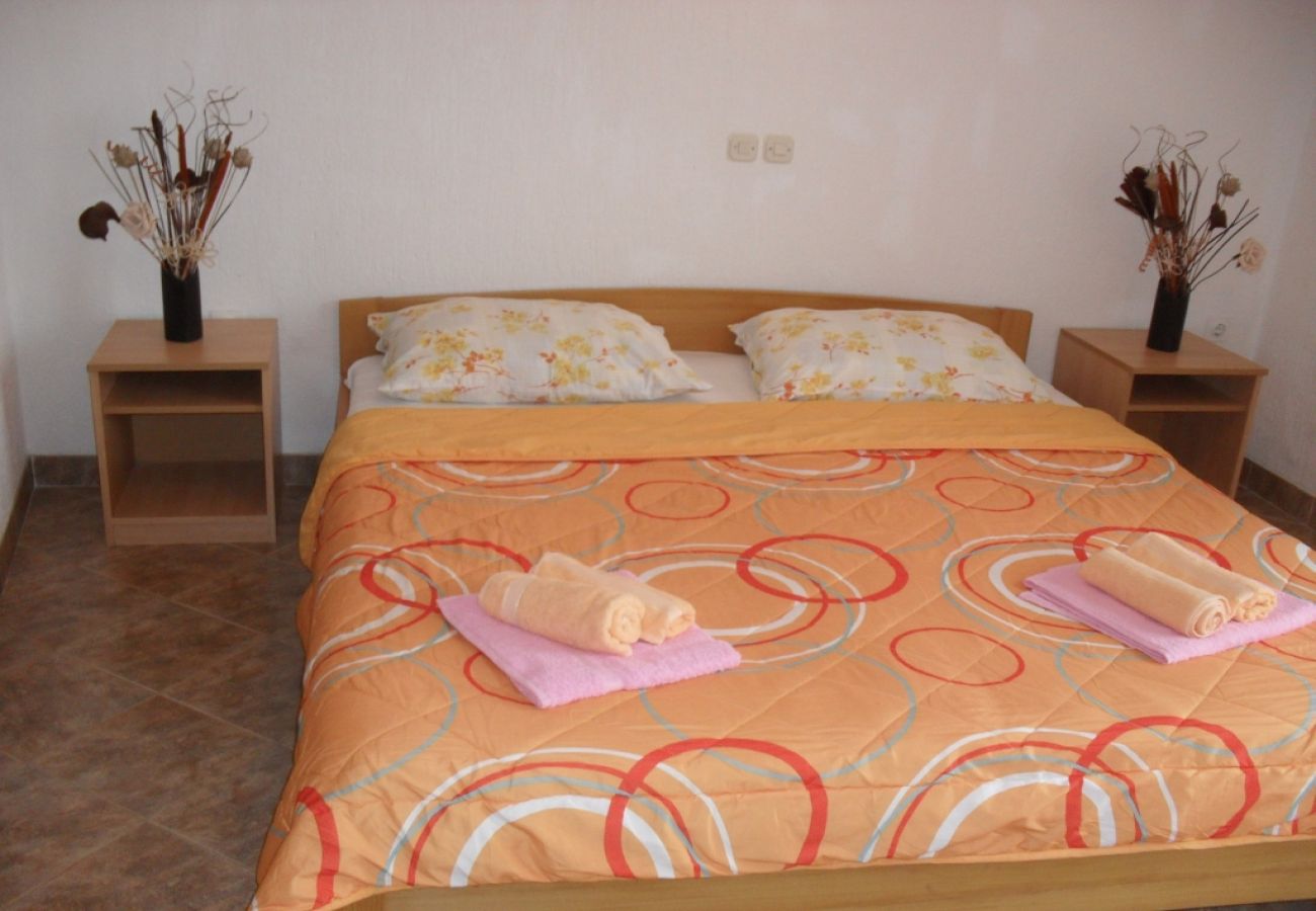 Apartment in Lopar - Apartment in Lopar with Balcony, Air condition, WIFI (87-3)