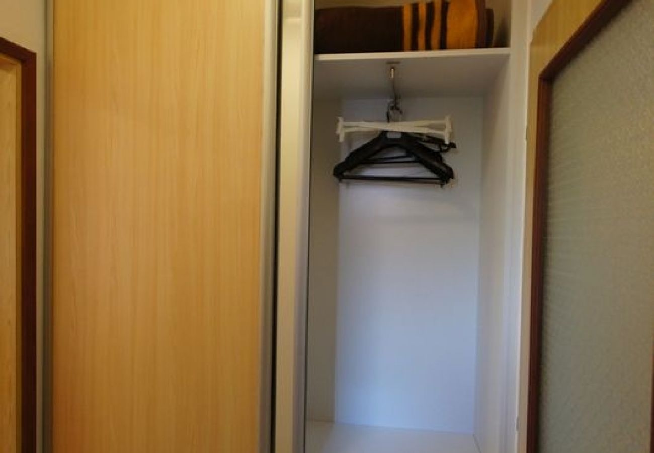 Rent by room in Rovinj - Room in Rovinj with Balcony, Air condition, WIFI, Washing machine (96-1)