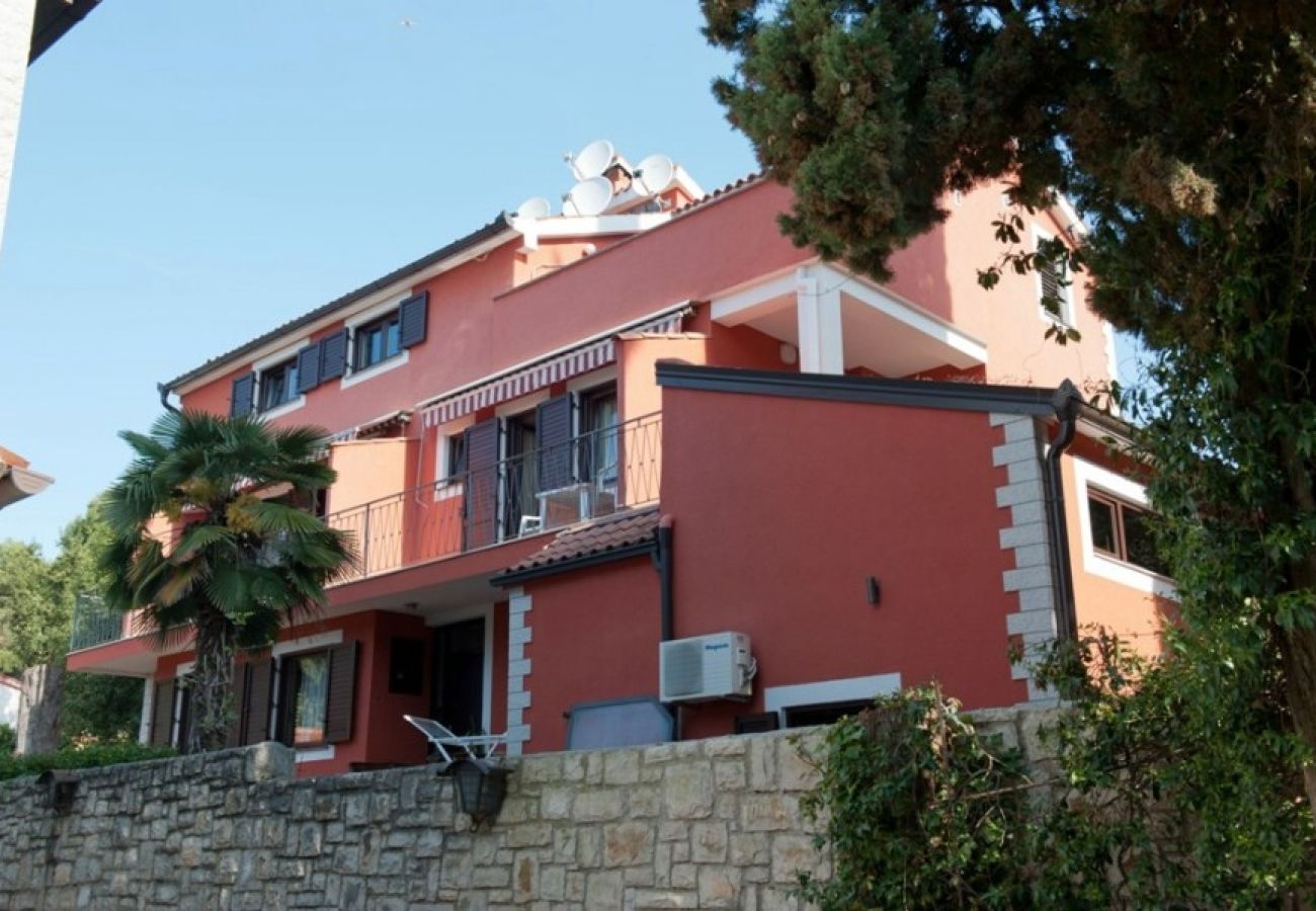 Rent by room in Rovinj - Room in Rovinj with Balcony, Air condition, WIFI, Washing machine (96-1)