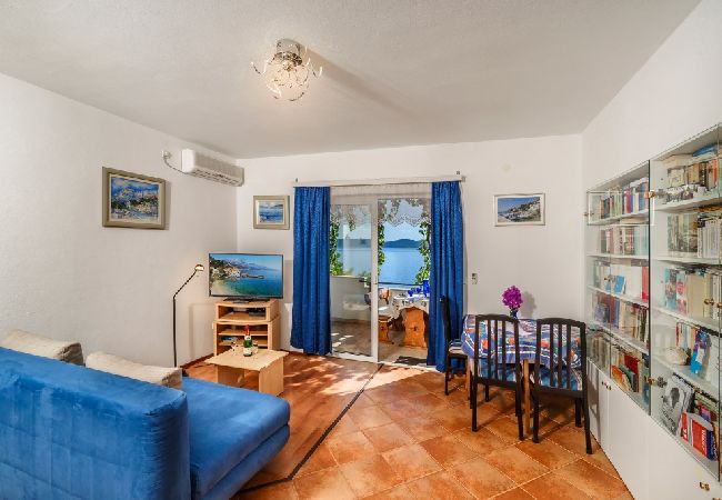 Apartment in Pisak - Apartment in Pisak with Seaview, Terrace, Air condition, WIFI (102-3) Apartment in Pisak - Apartment in Pisak with Seaview, Terrace, Air condition, WIFI (102-3)