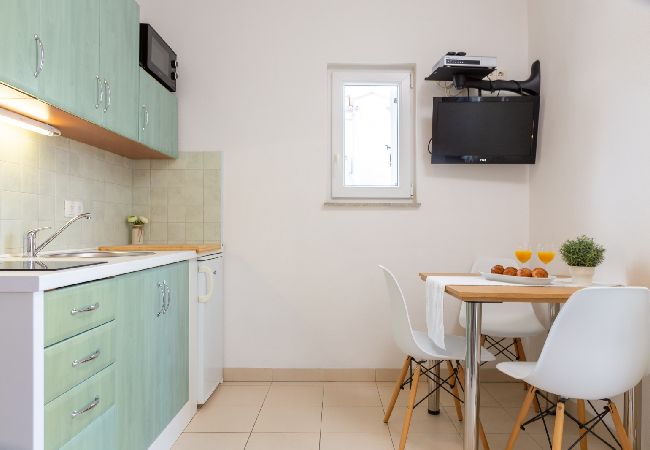 Apartment in Vodice - Apartment in Vodice with Seaview, Balcony, Air condition, WIFI (94-6) Apartment in Vodice - Apartment in Vodice with Seaview, Balcony, Air condition, WIFI (94-6)