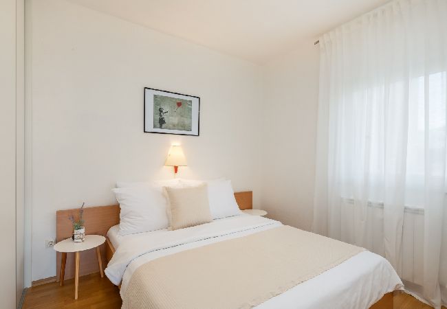 Apartment in Vodice - Apartment in Vodice with Seaview, Balcony, Air condition, WIFI (94-6) Apartment in Vodice - Apartment in Vodice with Seaview, Balcony, Air condition, WIFI (94-6)