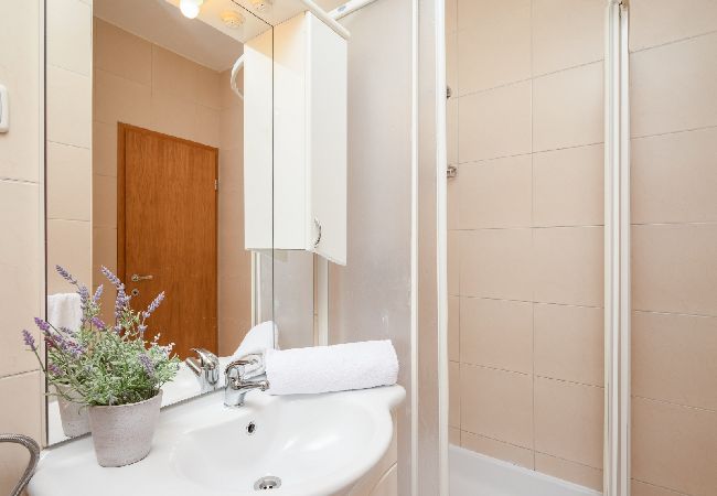 Apartment in Vodice - Apartment in Vodice with Seaview, Terrace, Air condition, WIFI (94-9) Apartment in Vodice - Apartment in Vodice with Seaview, Terrace, Air condition, WIFI (94-9)