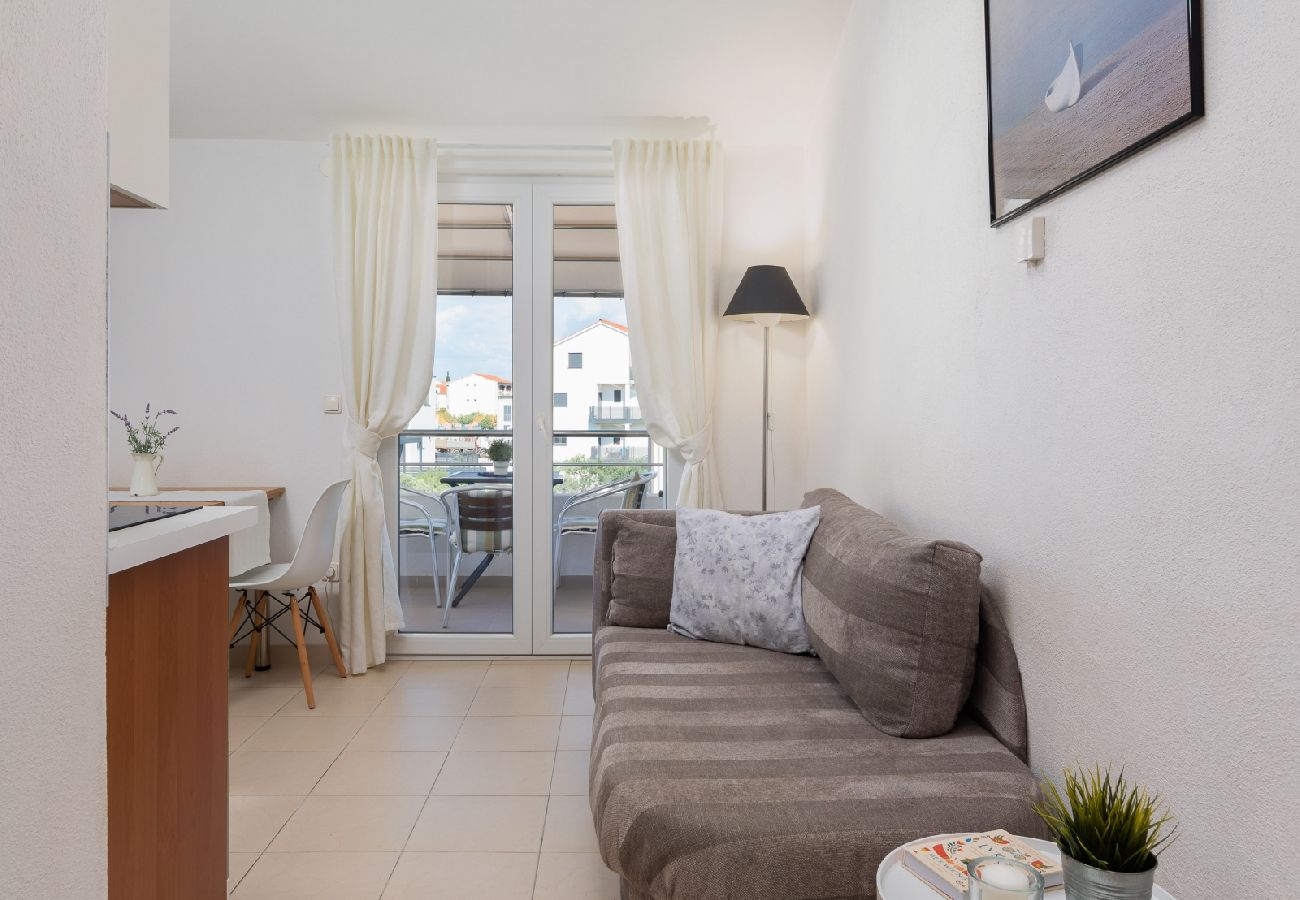 Apartment in Vodice - Apartment in Vodice with Seaview, Balcony, Air condition, WIFI (94-10)