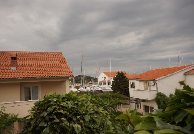 Apartment in Murter - Apartment in Murter with Terrace, Air condition, WIFI, Washing machine (125-1) Apartment in Murter - Apartment in Murter with Terrace, Air condition, WIFI, Washing machine (125-1)