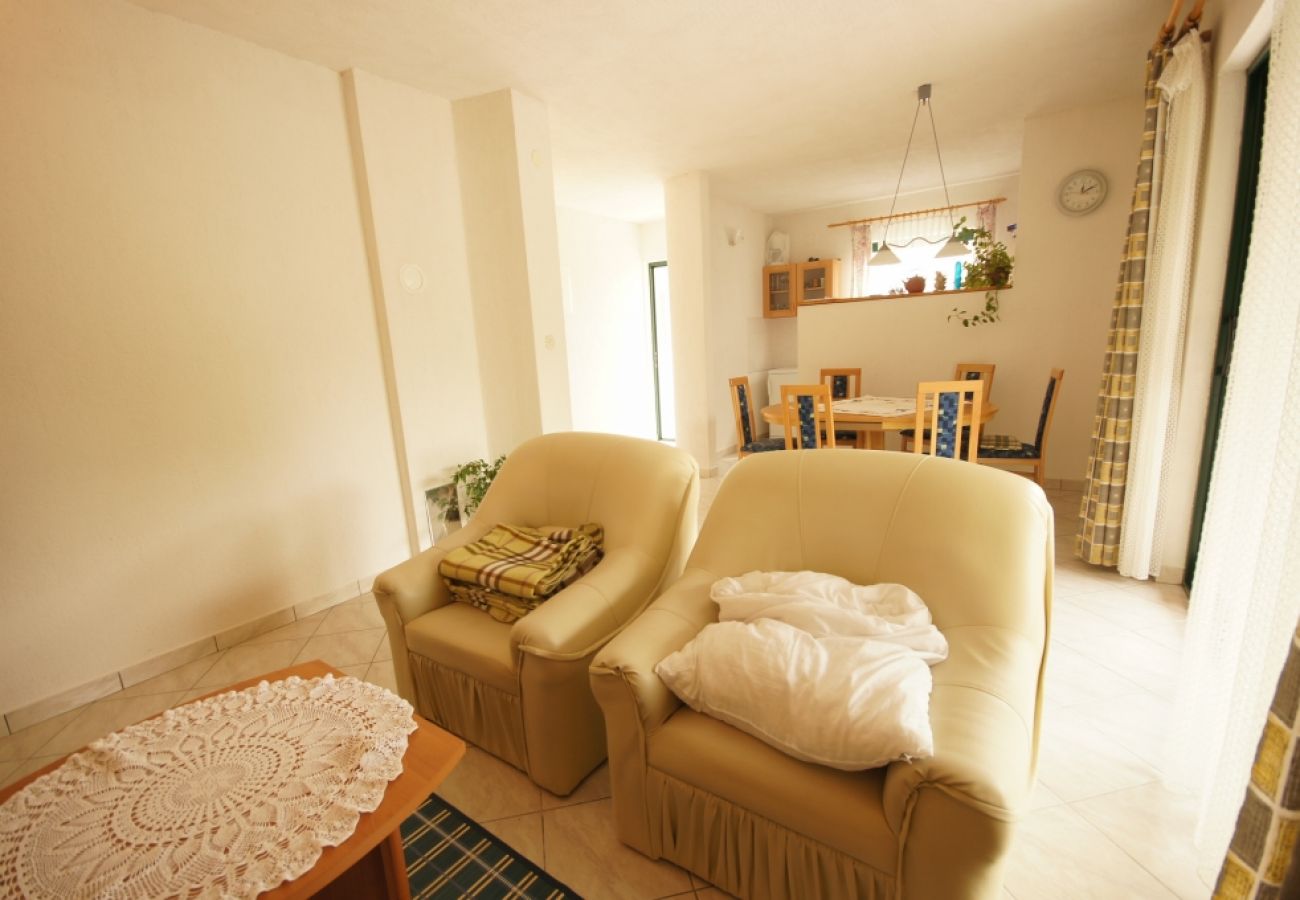 Apartment in Murter - Apartment in Murter with Terrace, Air condition, WIFI, Washing machine (125-3)