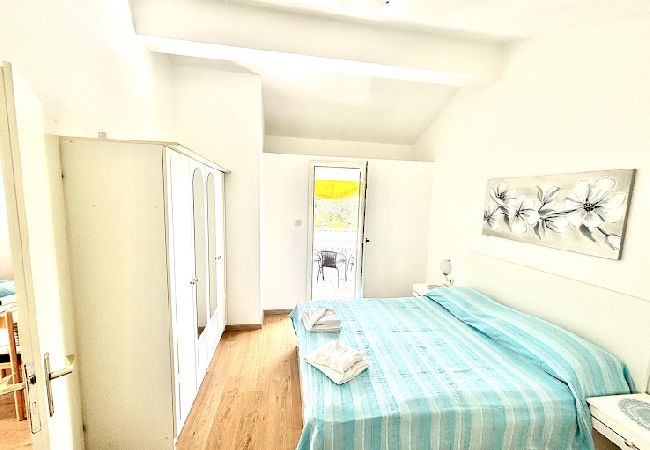 Apartment in Sukošan - Apartment in Sukošan with Terrace, Air condition, WIFI (131-1) Apartment in Sukošan - Apartment in Sukošan with Terrace, Air condition, WIFI (131-1)