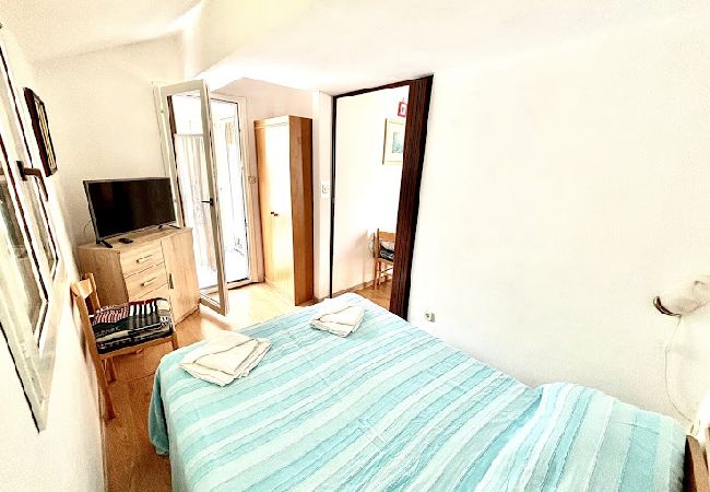 Apartment in Sukošan - Apartment in Sukošan with Terrace, Air condition, WIFI (131-1) Apartment in Sukošan - Apartment in Sukošan with Terrace, Air condition, WIFI (131-1)