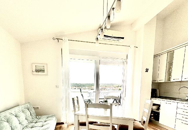 Studio in Sukošan - Studio apartment in Sukošan with Seaview, Terrace, Air condition, WIFI (5232-2) Studio in Sukošan - Studio apartment in Sukošan with Seaview, Terrace, Air condition, WIFI (5232-2)