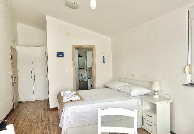 Studio in Sukošan - Studio apartment in Sukošan with Seaview, Terrace, Air condition, WIFI (5232-2) Studio in Sukošan - Studio apartment in Sukošan with Seaview, Terrace, Air condition, WIFI (5232-2)