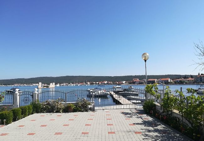 Studio in Sukošan - Studio apartment in Sukošan with Seaview, Terrace, Air condition, WIFI (5232-2) Studio in Sukošan - Studio apartment in Sukošan with Seaview, Terrace, Air condition, WIFI (5232-2)