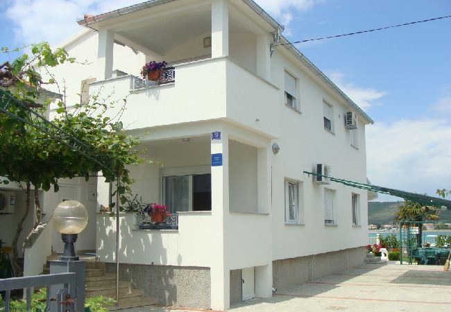 Studio in Sukošan - Studio apartment in Sukošan with Seaview, Terrace, Air condition, WIFI (5232-2) Studio in Sukošan - Studio apartment in Sukošan with Seaview, Terrace, Air condition, WIFI (5232-2)