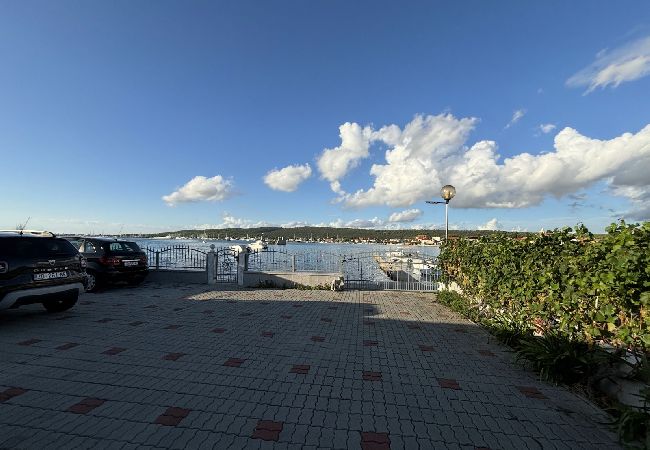 Studio in Sukošan - Studio apartment in Sukošan with Seaview, Terrace, Air condition, WIFI (5232-2) Studio in Sukošan - Studio apartment in Sukošan with Seaview, Terrace, Air condition, WIFI (5232-2)