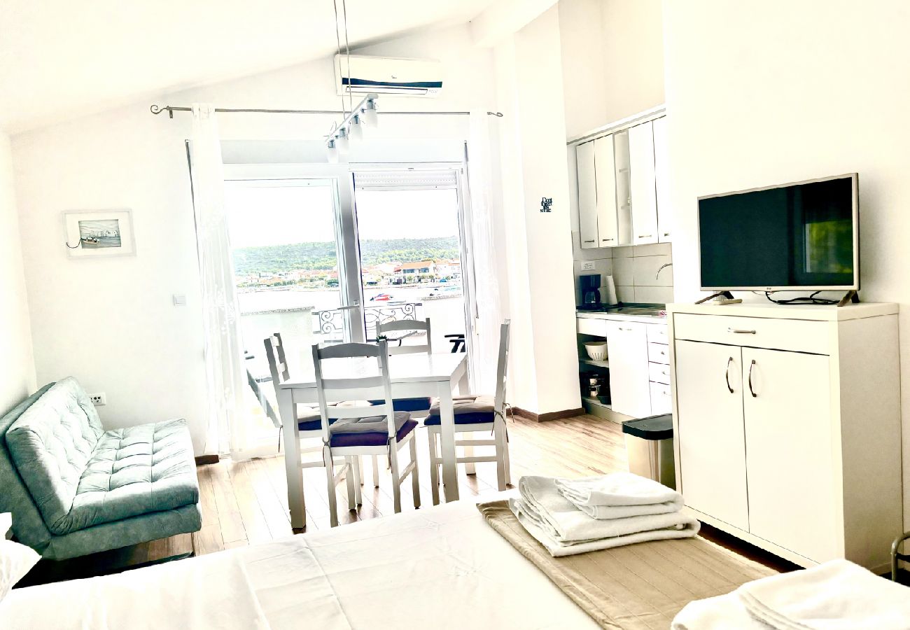 Studio in Sukošan - Studio apartment in Sukošan with Seaview, Terrace, Air condition, WIFI (5232-2)