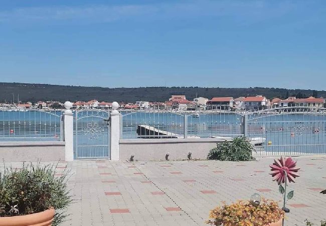 Apartment in Sukošan - Apartment in Sukošan with Terrace, Air condition, WIFI (131-3) Apartment in Sukošan - Apartment in Sukošan with Terrace, Air condition, WIFI (131-3)