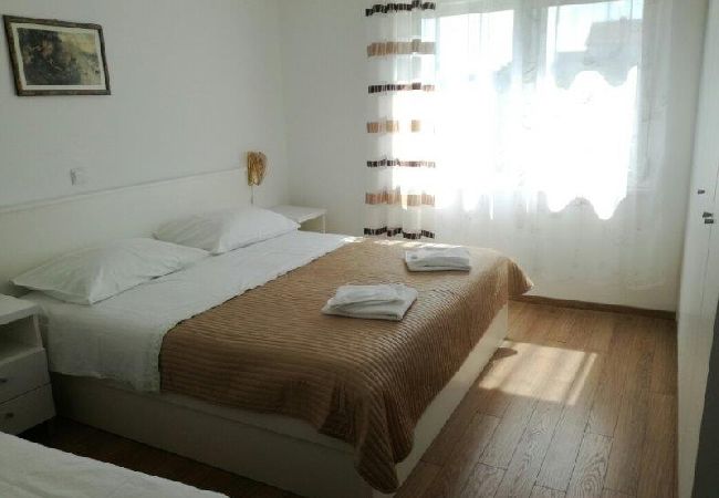 Apartment in Sukošan - Apartment in Sukošan with Terrace, Air condition, WIFI (131-4) Apartment in Sukošan - Apartment in Sukošan with Terrace, Air condition, WIFI (131-4)