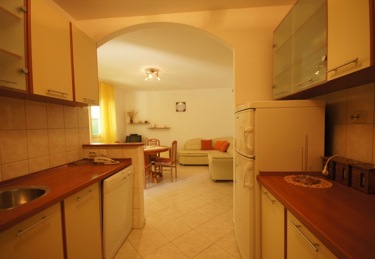 House in Vis - Holiday Home in Vis with Terrace, Air condition, Dishwasher (139-1)