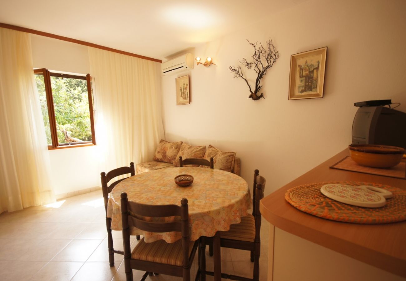 House in Vis - Holiday Home in Vis with Terrace, Air condition, Dishwasher (139-2)