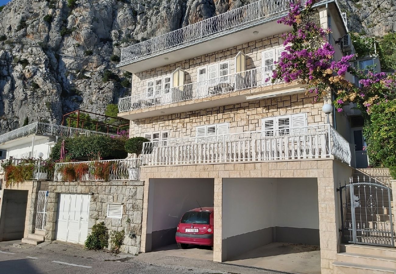 Apartment in Omiš - Apartment in Omiš with Seaview, Balcony, Air condition, WIFI (161-1)