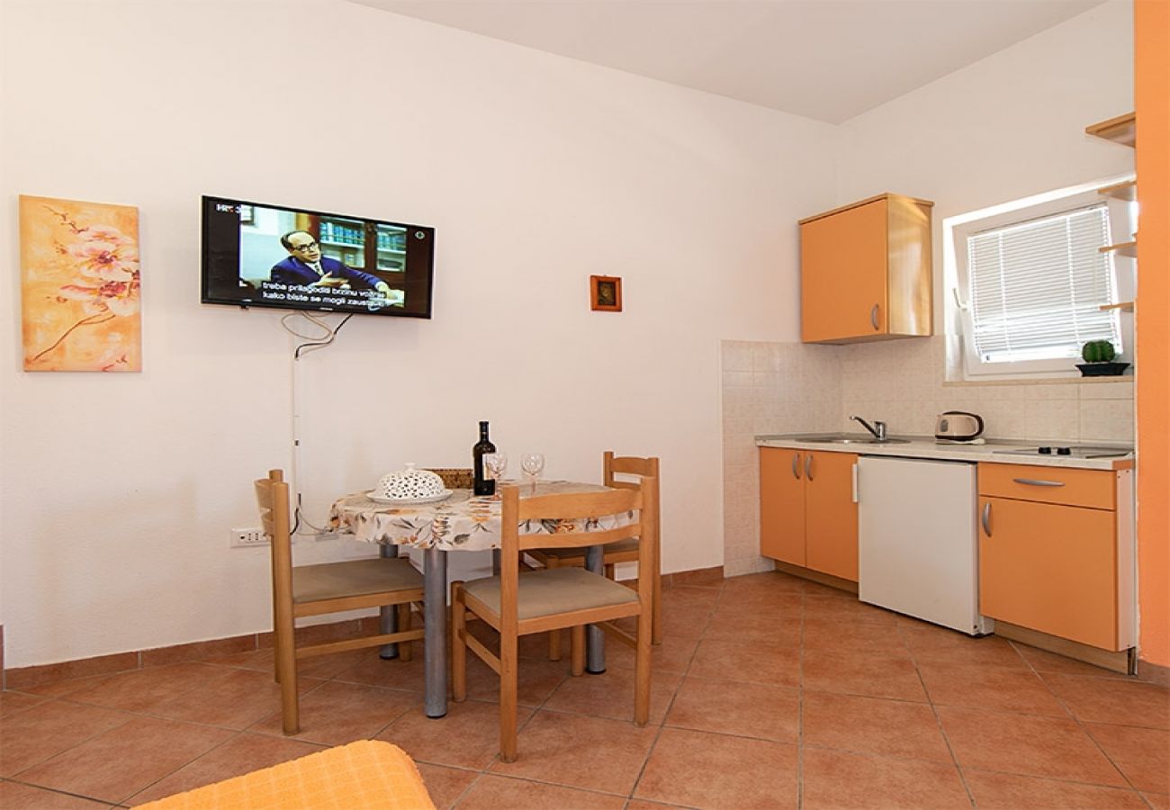 Studio in Tucepi - Studio apartment in Tučepi with Air condition, WIFI, Washing machine (202-1)