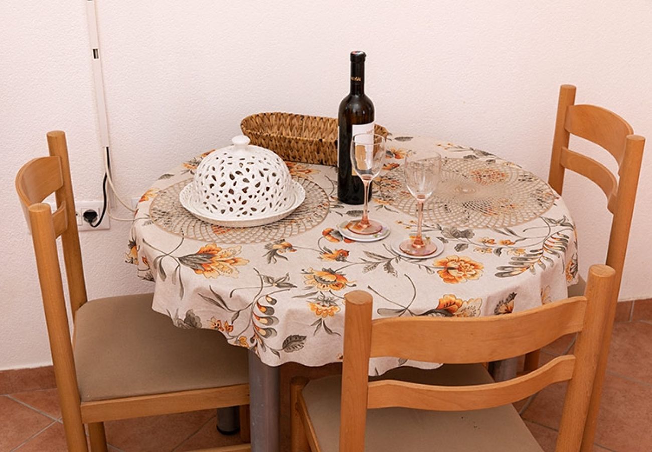 Studio in Tucepi - Studio apartment in Tučepi with Air condition, WIFI, Washing machine (202-1)