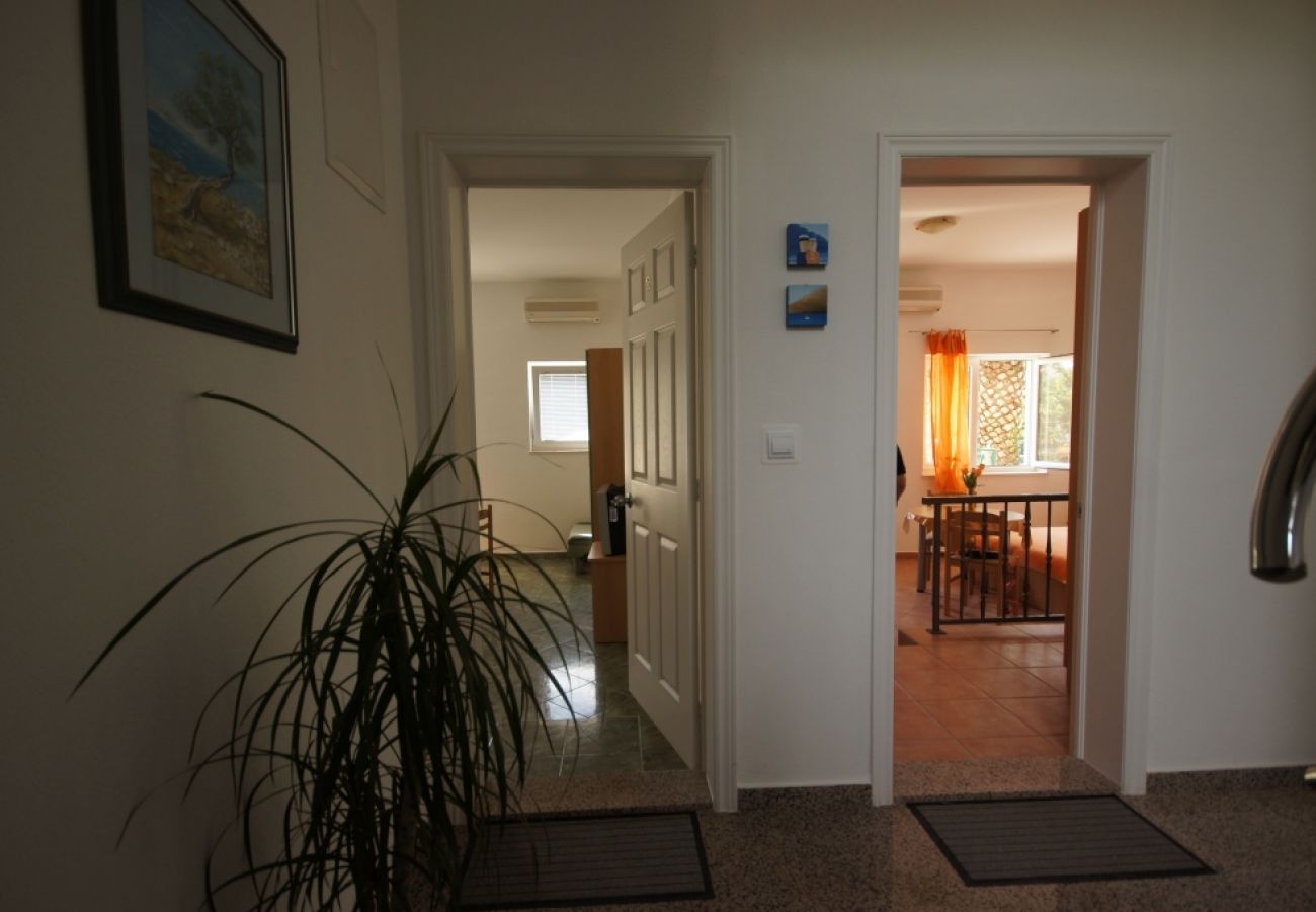 Studio in Tucepi - Studio apartment in Tučepi with Air condition, WIFI, Washing machine (202-1)