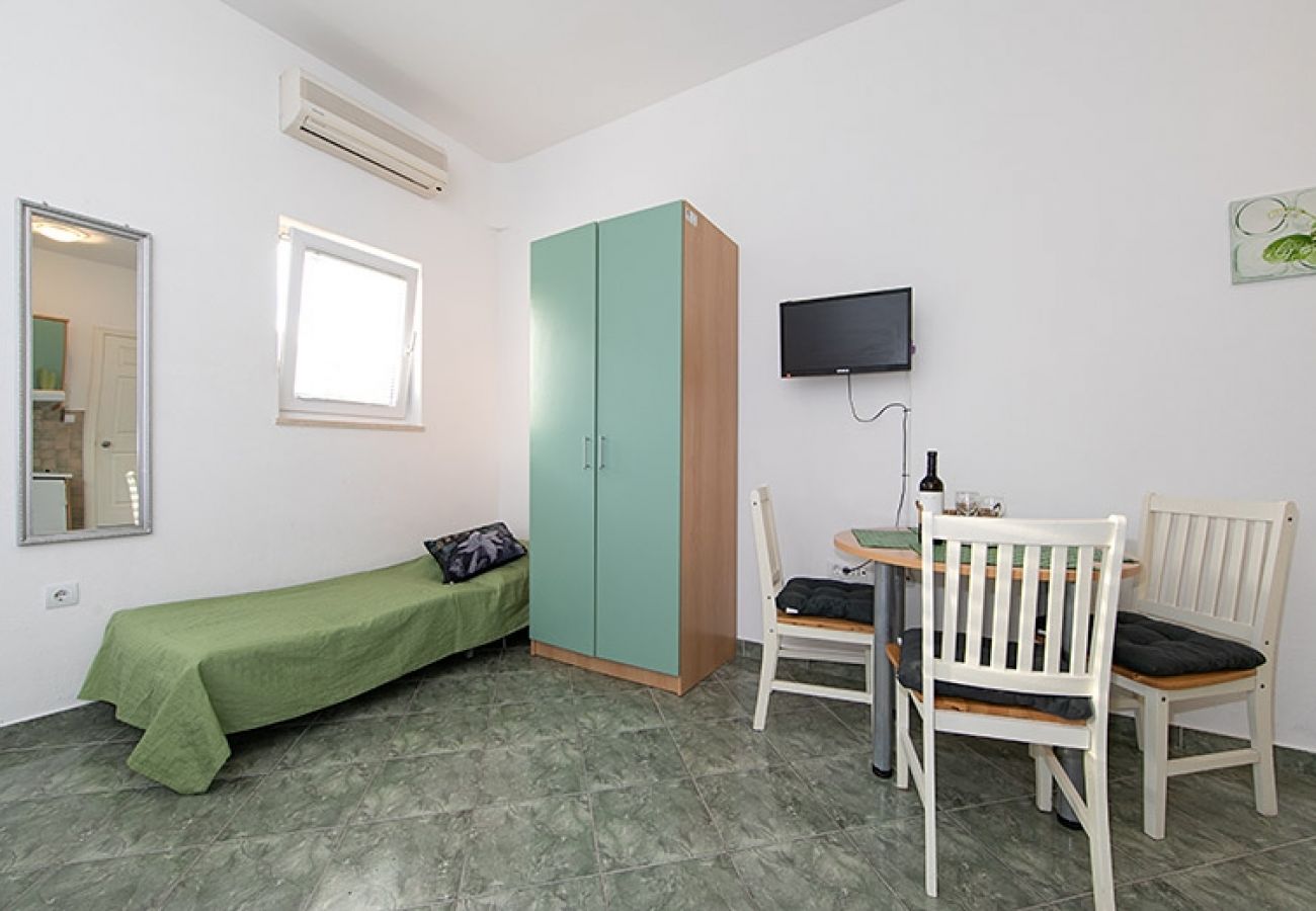 Studio in Tucepi - Studio apartment in Tučepi with Air condition, WIFI, Washing machine (202-2)