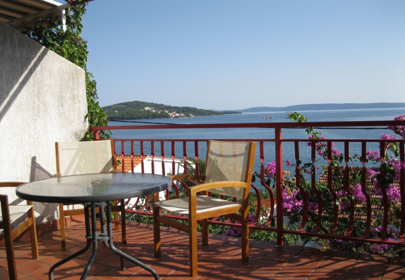 Apartment in Seget Vranjica - Apartment in Seget Vranjica with Seaview, Balcony, Air condition, WIFI (215-1)