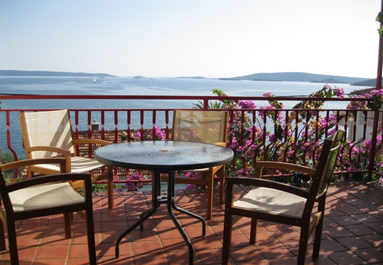 Apartment in Seget Vranjica - Apartment in Seget Vranjica with Seaview, Balcony, Air condition, WIFI (215-1)