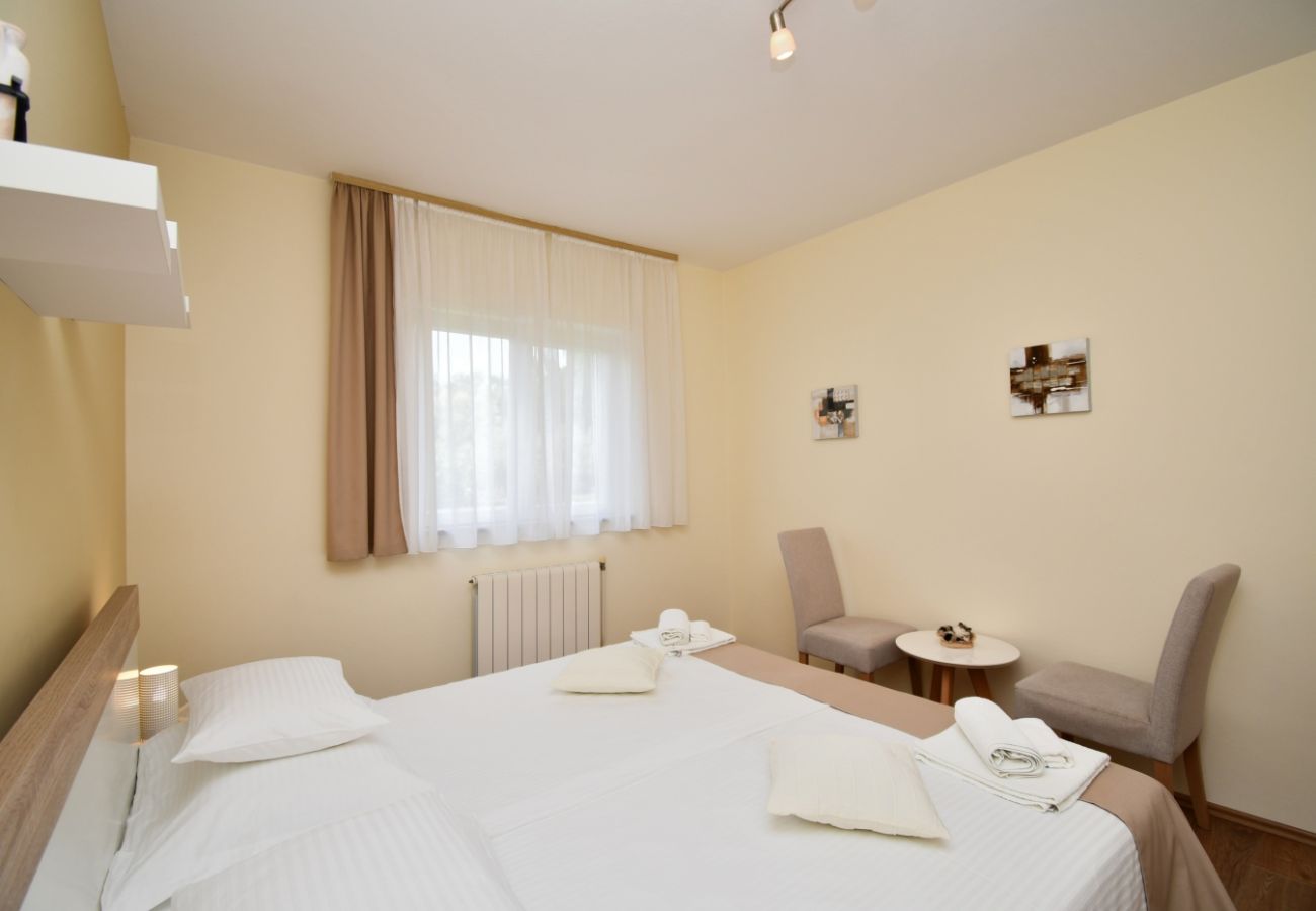 Apartment in Porec - Apartment in Poreč with Balcony, Air condition, WIFI (228-1)