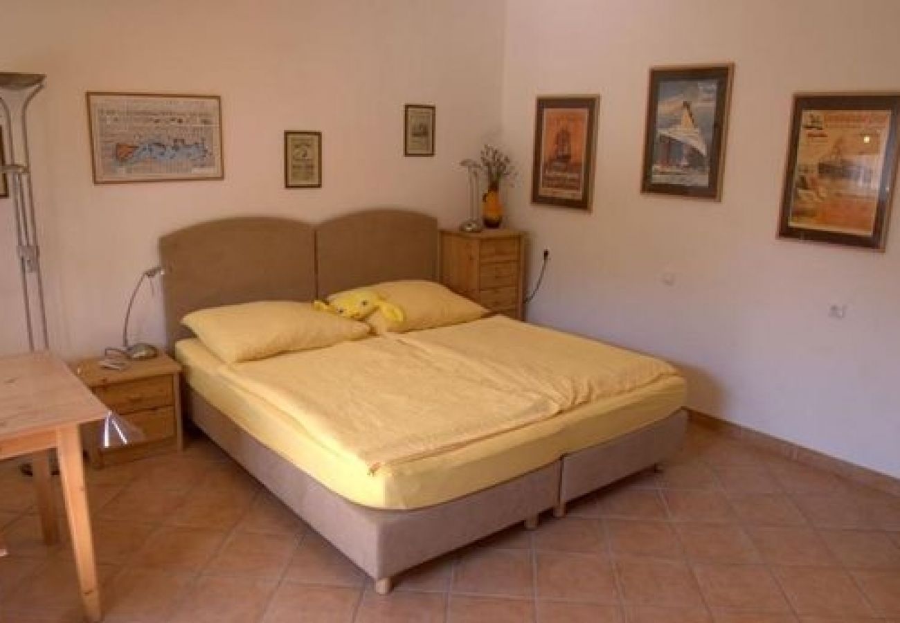 Studio in Hvar - Studio apartment in Hvar town with Terrace, Air condition, WIFI, Washing machine (221-1)