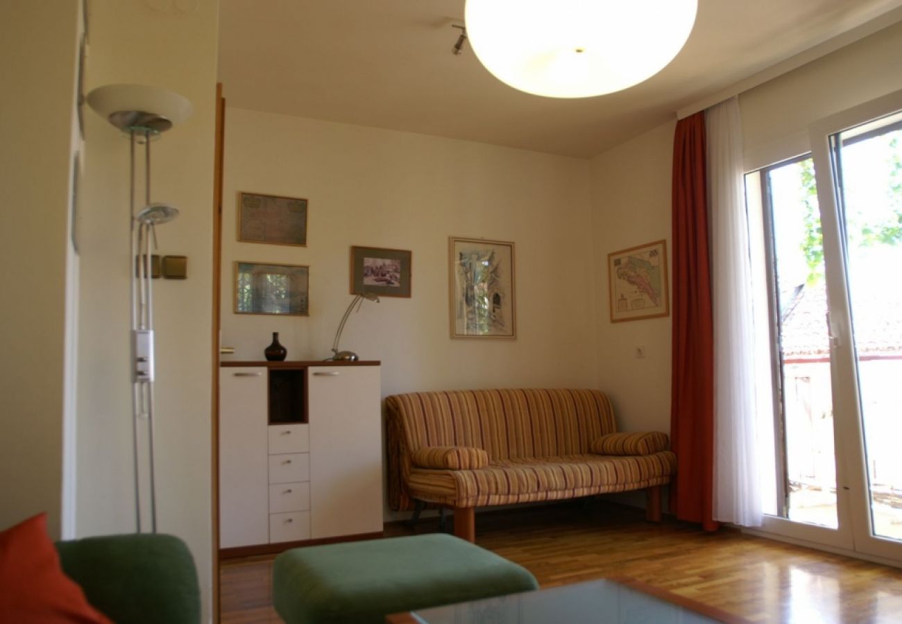 Apartment in Hvar - Apartment in Hvar town with Balcony, Air condition, WIFI, Washing machine (221-2)