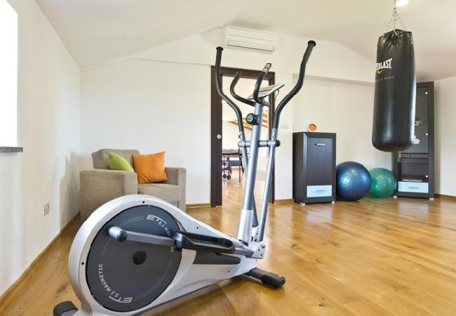House in Buje - Holiday Home in Buje with Balcony, Air condition, WIFI, Washing machine (567-1) House in Buje - Holiday Home in Buje with Balcony, Air condition, WIFI, Washing machine (567-1)