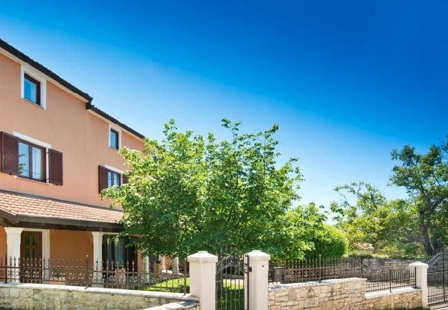 House in Buje - Holiday Home in Buje with Balcony, Air condition, WIFI, Washing machine (567-1) House in Buje - Holiday Home in Buje with Balcony, Air condition, WIFI, Washing machine (567-1)