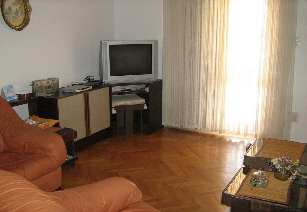 Apartment in Sumartin - Apartment in Sumartin with Terrace, Air condition, Washing machine, Dishwasher (597-1)