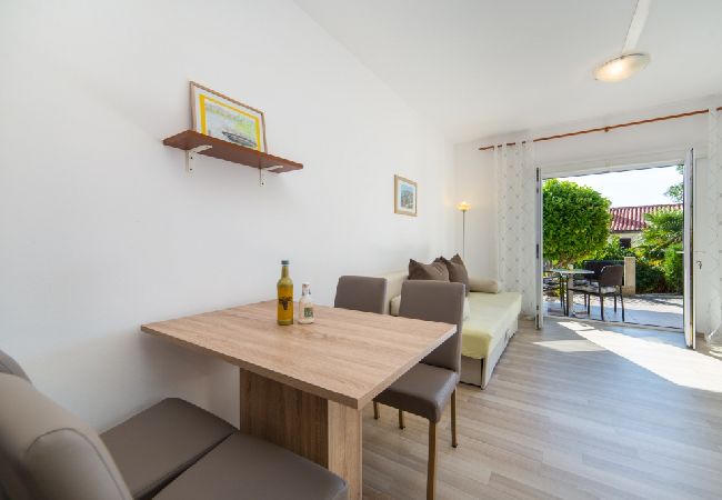 Apartment in Brist - Apartment in Brist with Balcony, Air condition, WIFI (610-3) Apartment in Brist - Apartment in Brist with Balcony, Air condition, WIFI (610-3)