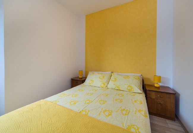Apartment in Brist - Apartment in Brist with Balcony, Air condition, WIFI (610-3) Apartment in Brist - Apartment in Brist with Balcony, Air condition, WIFI (610-3)