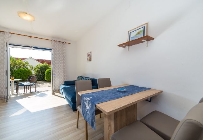 Apartment in Brist - Apartment in Brist with Balcony, Air condition, WIFI (610-6) Apartment in Brist - Apartment in Brist with Balcony, Air condition, WIFI (610-6)