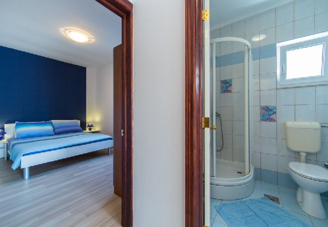 Apartment in Brist - Apartment in Brist with Balcony, Air condition, WIFI (610-6) Apartment in Brist - Apartment in Brist with Balcony, Air condition, WIFI (610-6)