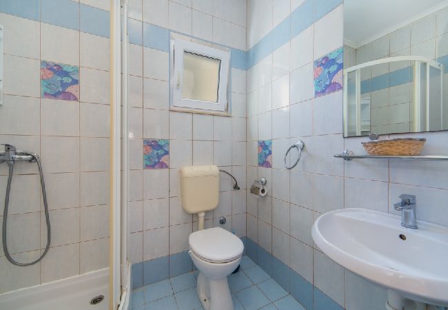 Apartment in Brist - Apartment in Brist with Balcony, Air condition, WIFI (610-6) Apartment in Brist - Apartment in Brist with Balcony, Air condition, WIFI (610-6)